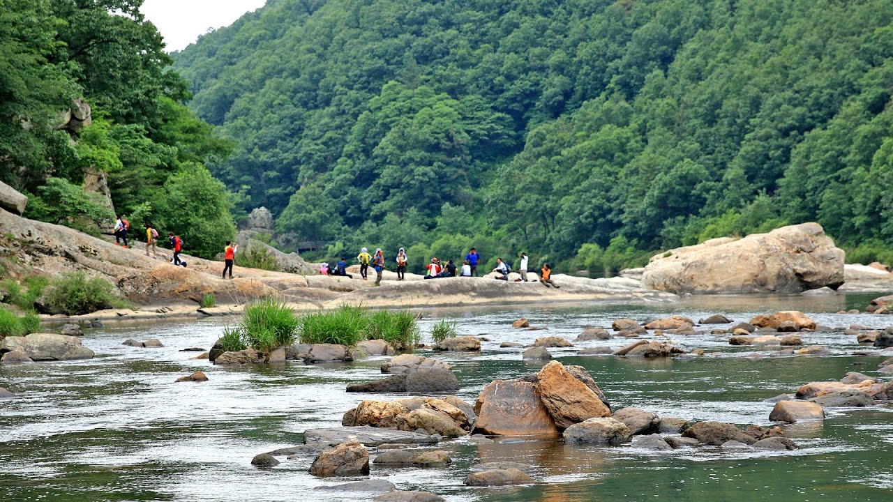 한천팔경 월류봉 그늘아래 Under the shade of a Han Chun 8 Viewpoint Wol ryu Bong