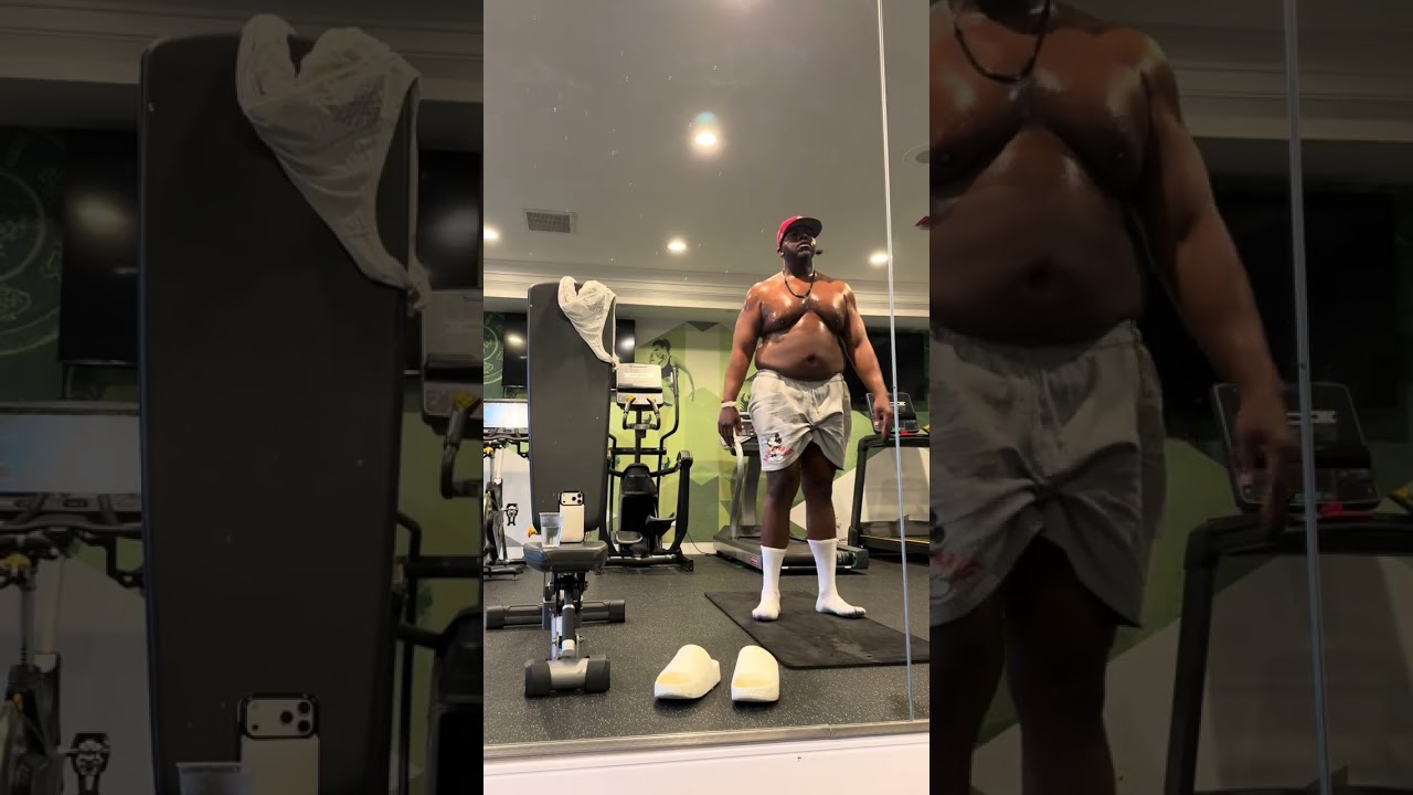 Quick 100 burpees before Disney pt. 2  🙏🏾💙🏋🏾😎#weightlossjourney #weightloss #calisthenics #burpees 