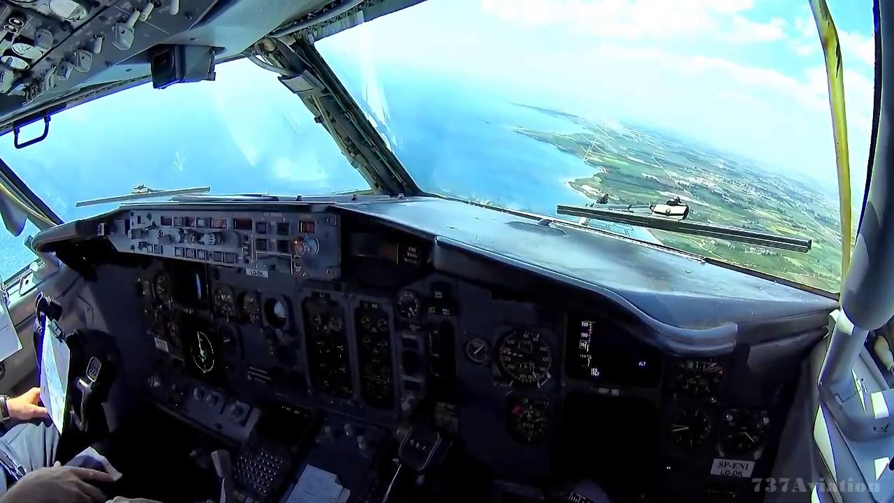 Boeing 737 Classic, Cockpit landing in Paphos PFO/LCPH