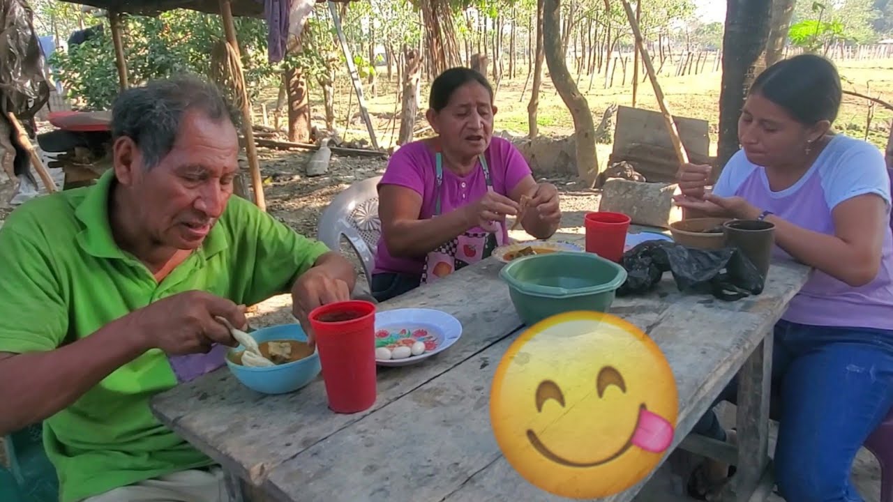 Asi desayunamos en familia una Rica comida 💯chapin😦🤯😋