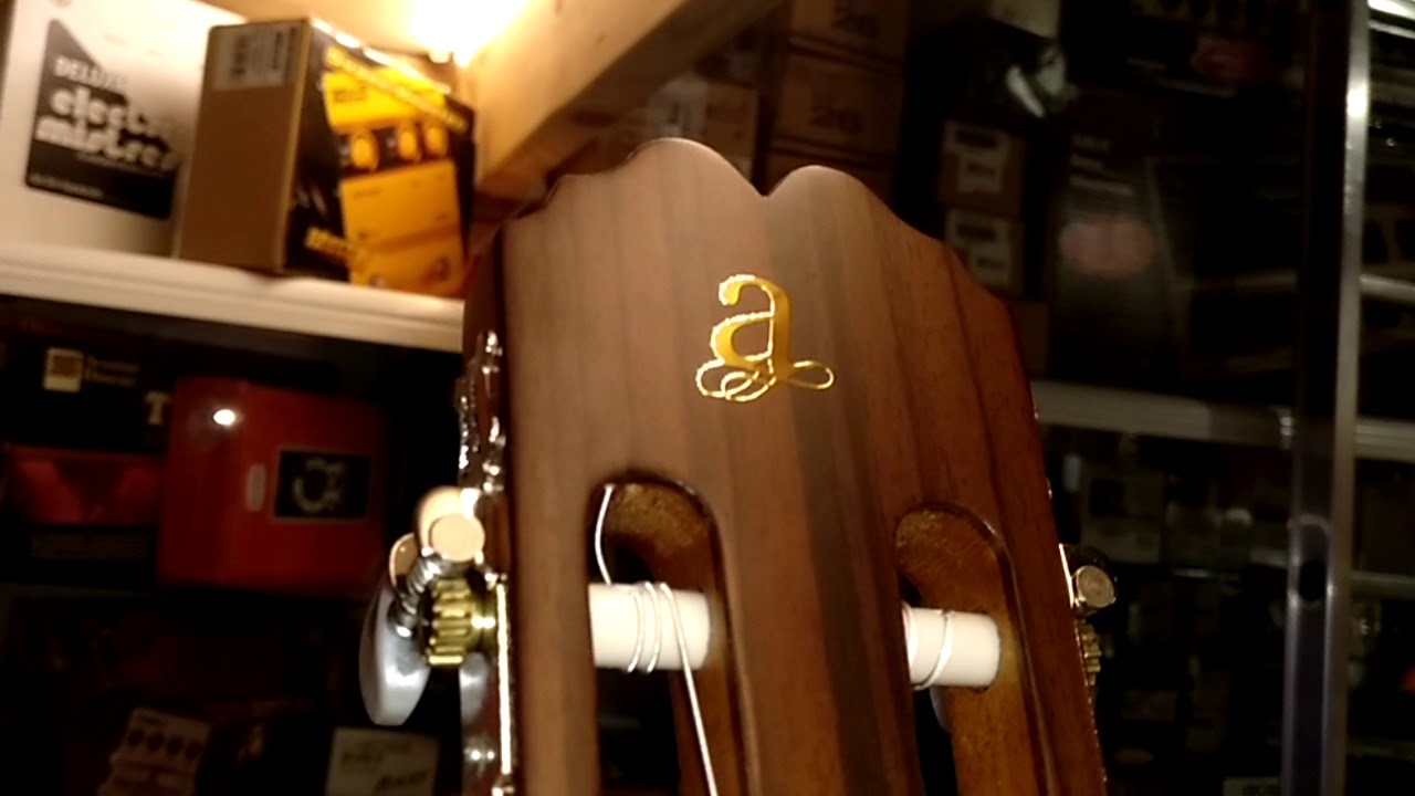 Admira Juanita y Admira Sevilla. Guitarra española 🎸 TODOPARAELBOLO.COM