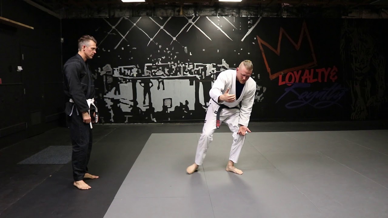 Helio Gracie Self Defense #21 Headlock Defense (Attacker with Wide Stance)