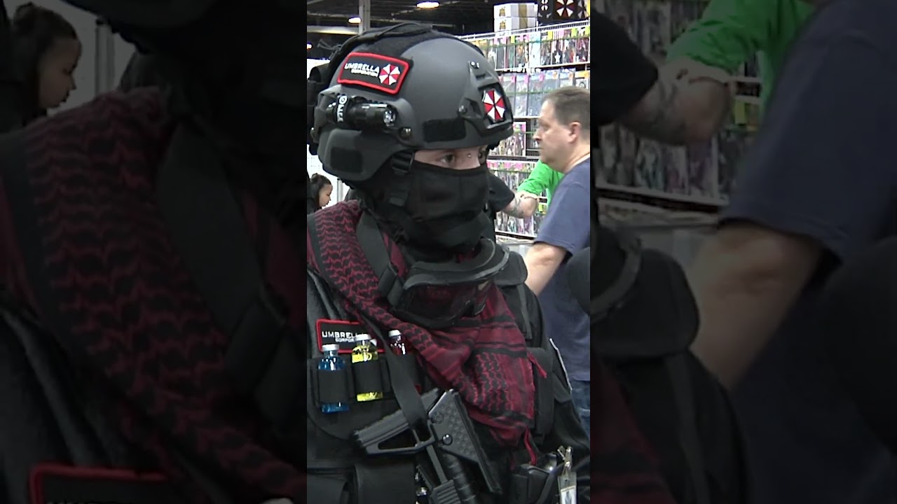 Агент корпорации Umbrella #косплей на Motor City Comic Con #residentevil #umbrellacorporation #co...