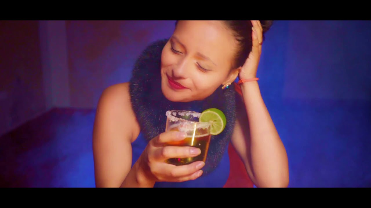 ERIKA MOLINA  "ME VALE SI TE VAS"  VIDEO OFICIAL 2021