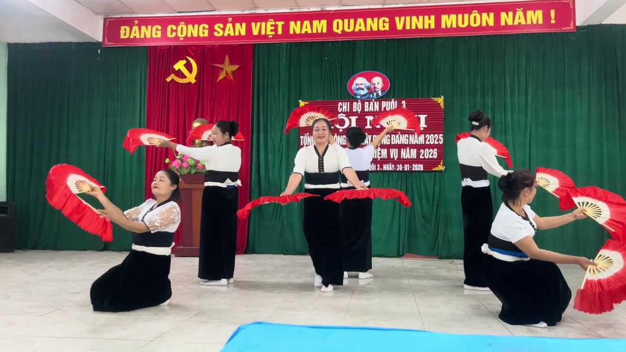 Múa Chi hội phụ nữ bản PUÔI 3