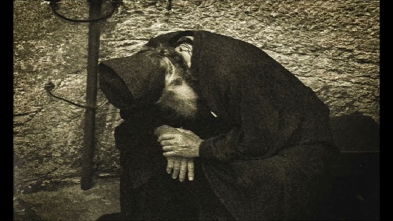 Când te îndrăgostești de Hristos preferi tăcerea - Sfântul Porfirie Kavsokalivitul