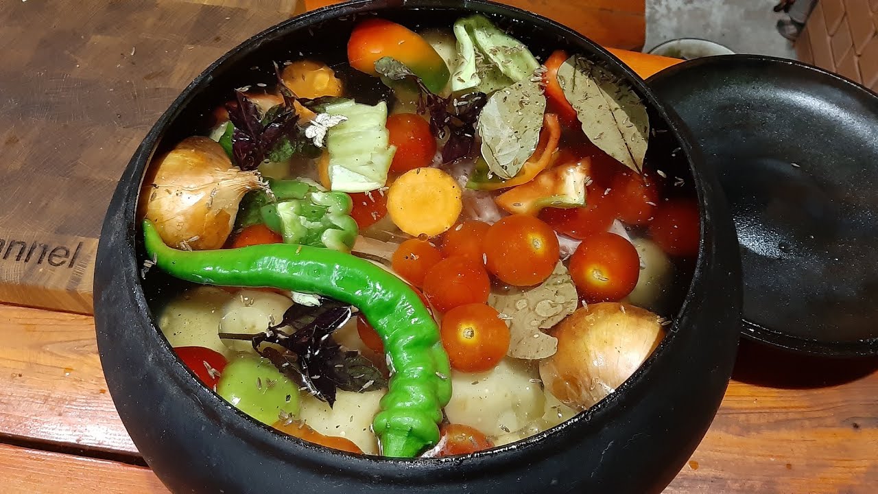 Шурпа томленая в чугунке на печном комплексе.  Очень вкусно! Кайнатма.