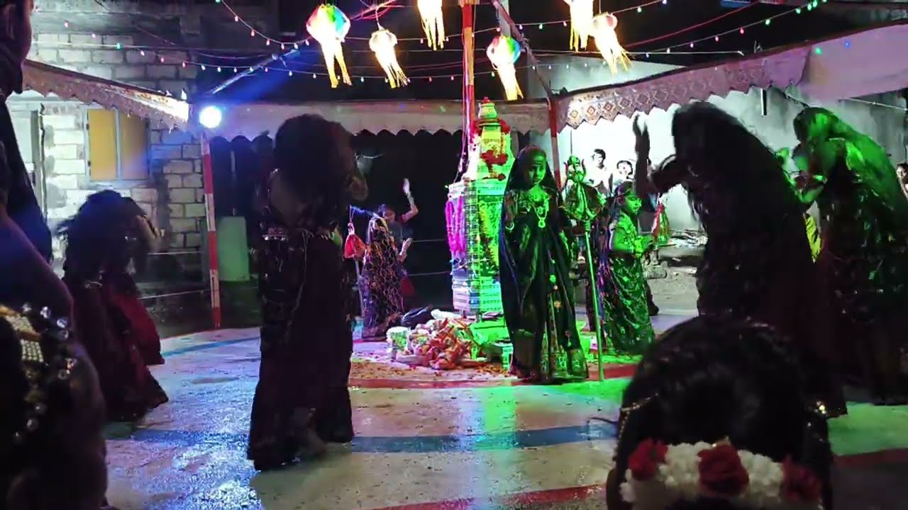 Virpur jalaram nager nani khodiyaar garbi mandal bhuva raas. | 