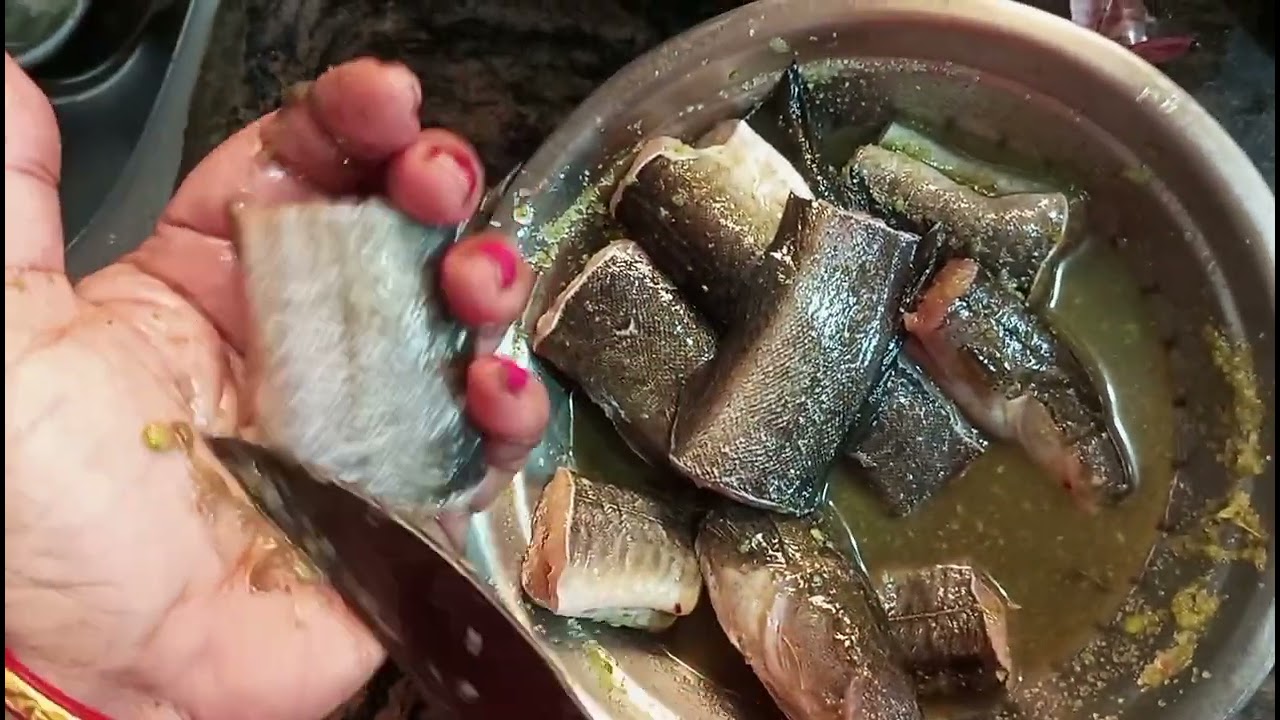 Sombarer menu ki ki holo