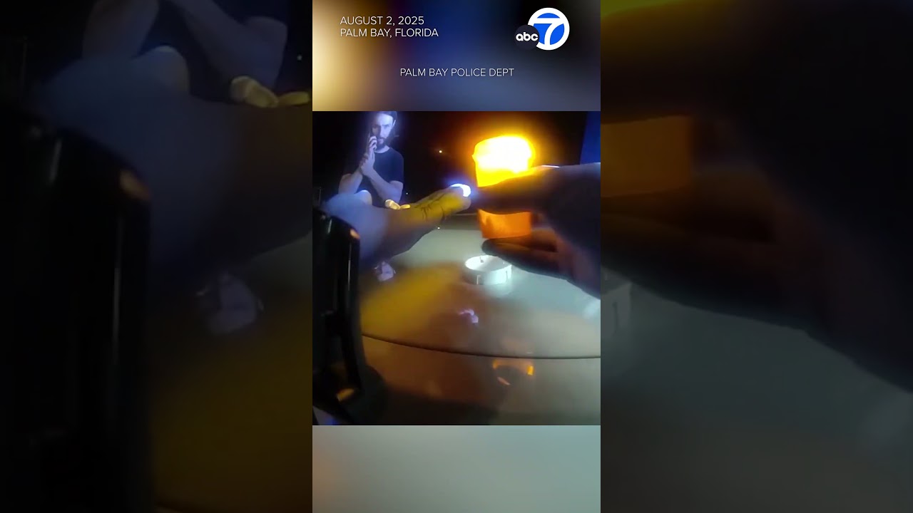 Видео с нательной камеры демонстрирует странные взаимодействия полиции с подозреваемым в пожаре в...