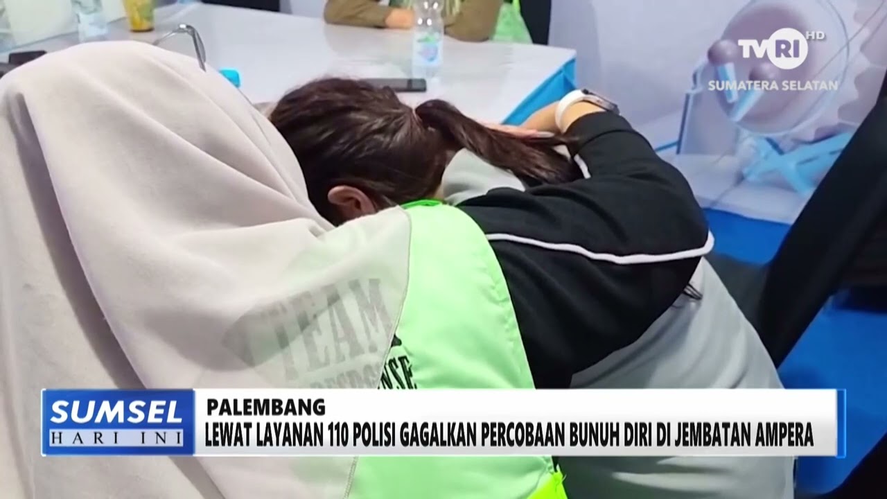 SUMSEL HARI INI - LEWAT LAYANAN 110 POLISI GAGALKAN PERCOBAAN BUNUH DIRI DI JEMBATAN AMPERA