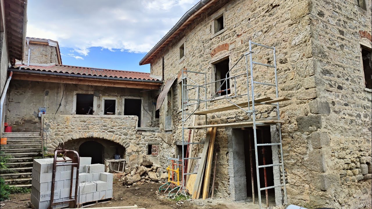 Quel chantier 😮😍🚧 (ouvertures, linteaux, jambages, murs...)
