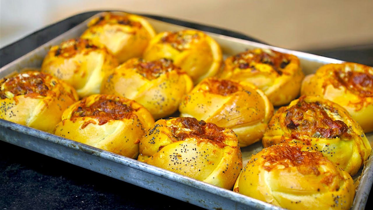 هذي العجينة تولي تخدمي بها قاع المملحات خفيييفة ريشة  تقولي قطن درت بيها مملحات روعة