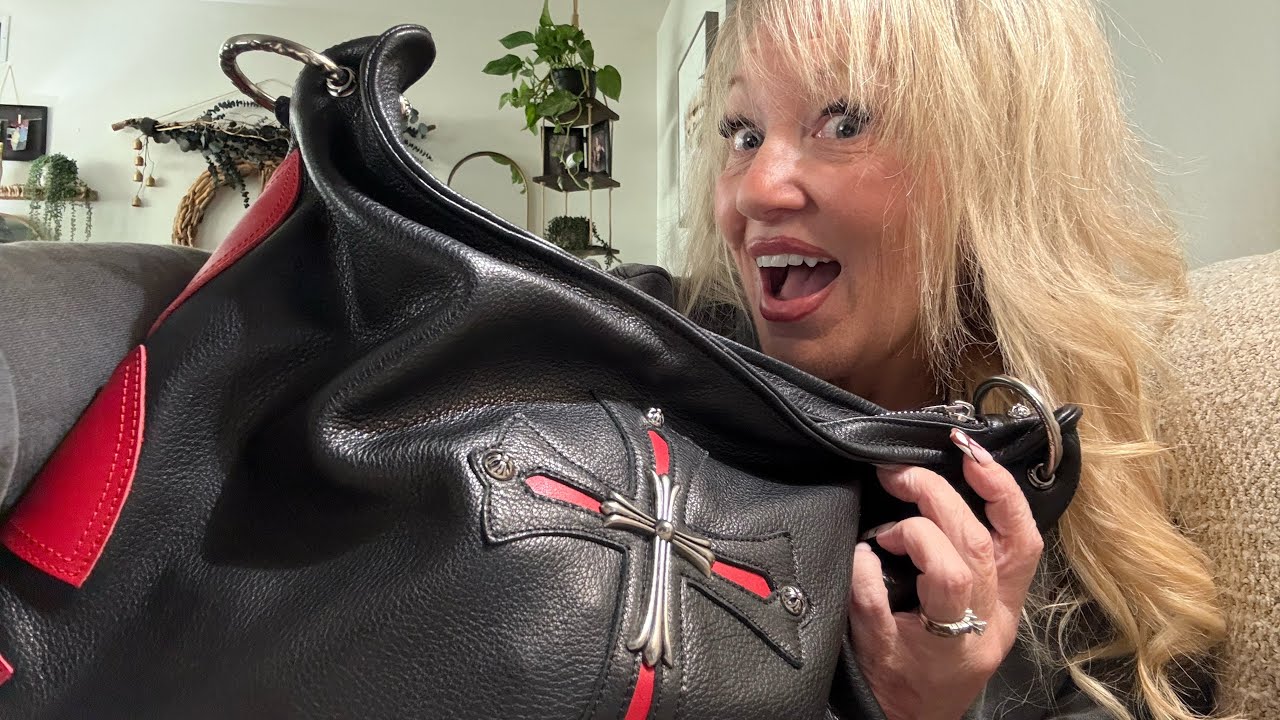 Whats in my 🗡️Chrome Hearts 🗡️Bag? www.pursetrippin.com