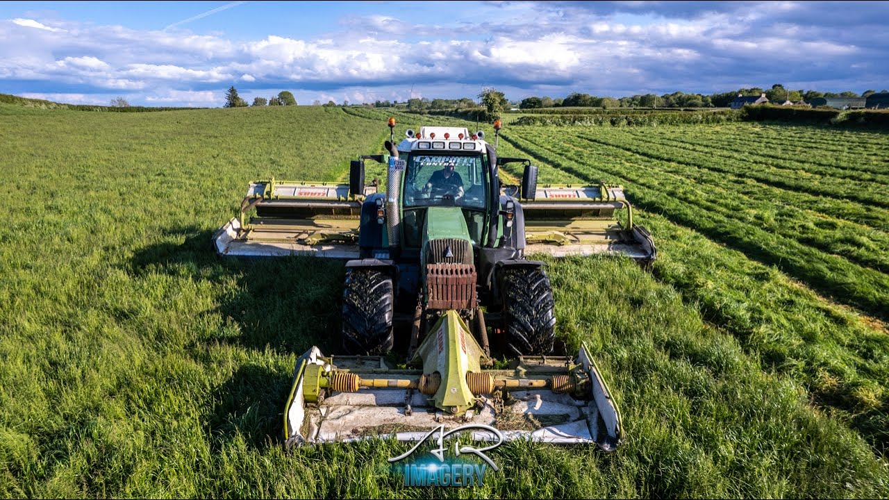 Campbell Contracts Mowing with the Claas Triples on the FENDT 820 2022