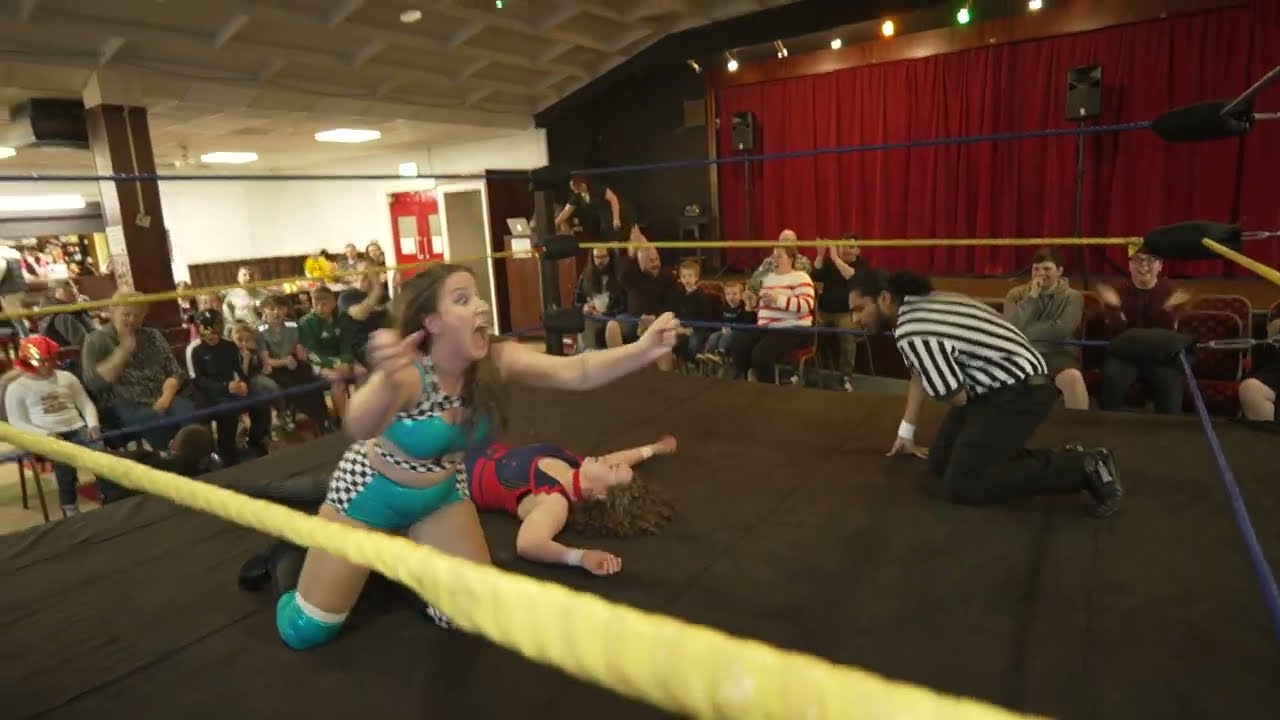 Natalie Sykes vs Eve Bateman w/ Jack Maxwell👽🛸 Hypa Hypa