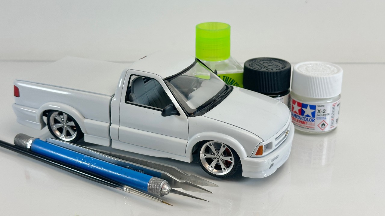 Build Yourself a Miniature Lowrider Chevy Xtreme S-10 [FULL BUILD]