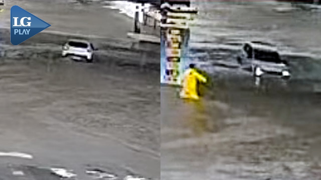 QUISO CRUZAR LA 24 DE SEPTIEMBRE Y EL AGUA LO TAPÓ
