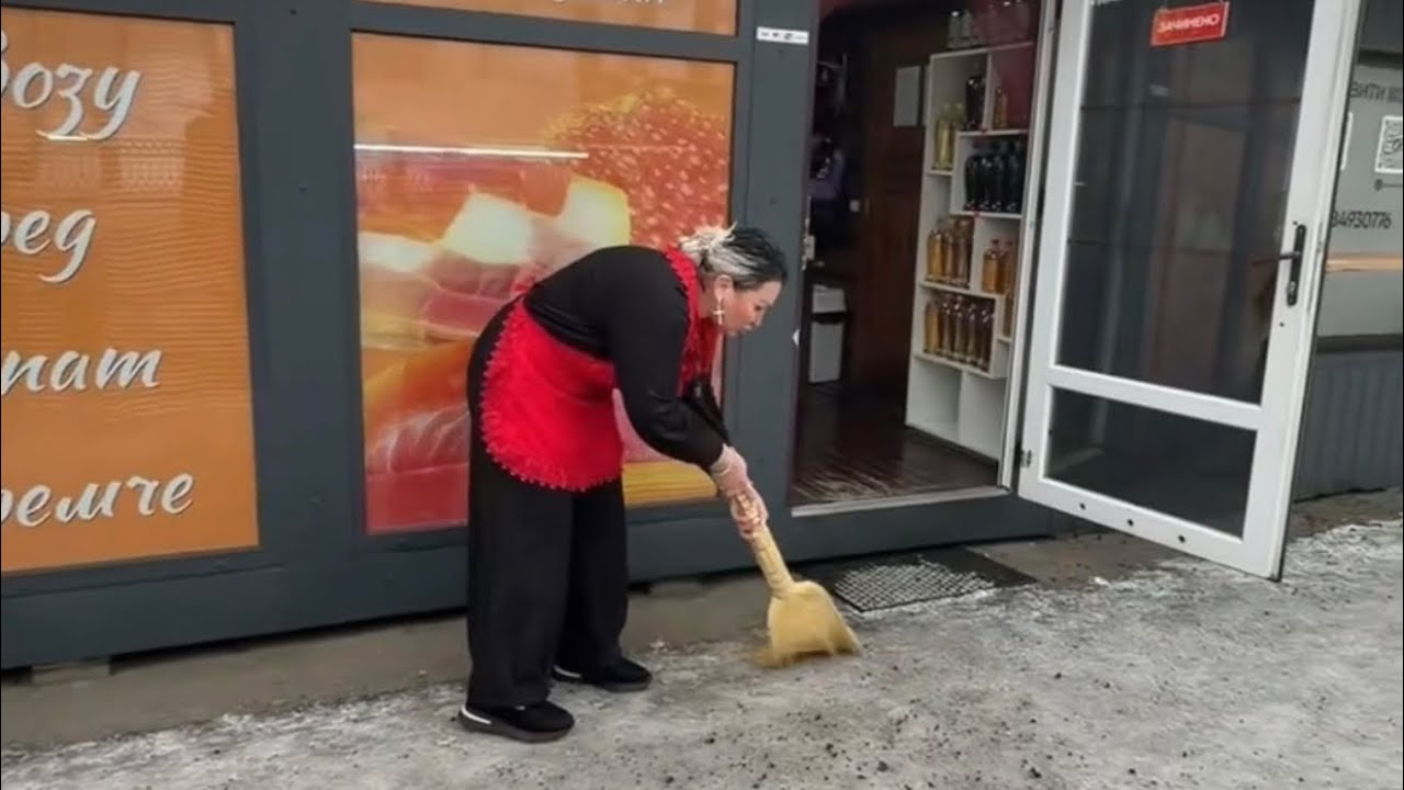 Ранок біля магазину. Яремче Сало Солонина у Альбіни. ОДЕССА Базаренко Привоз 