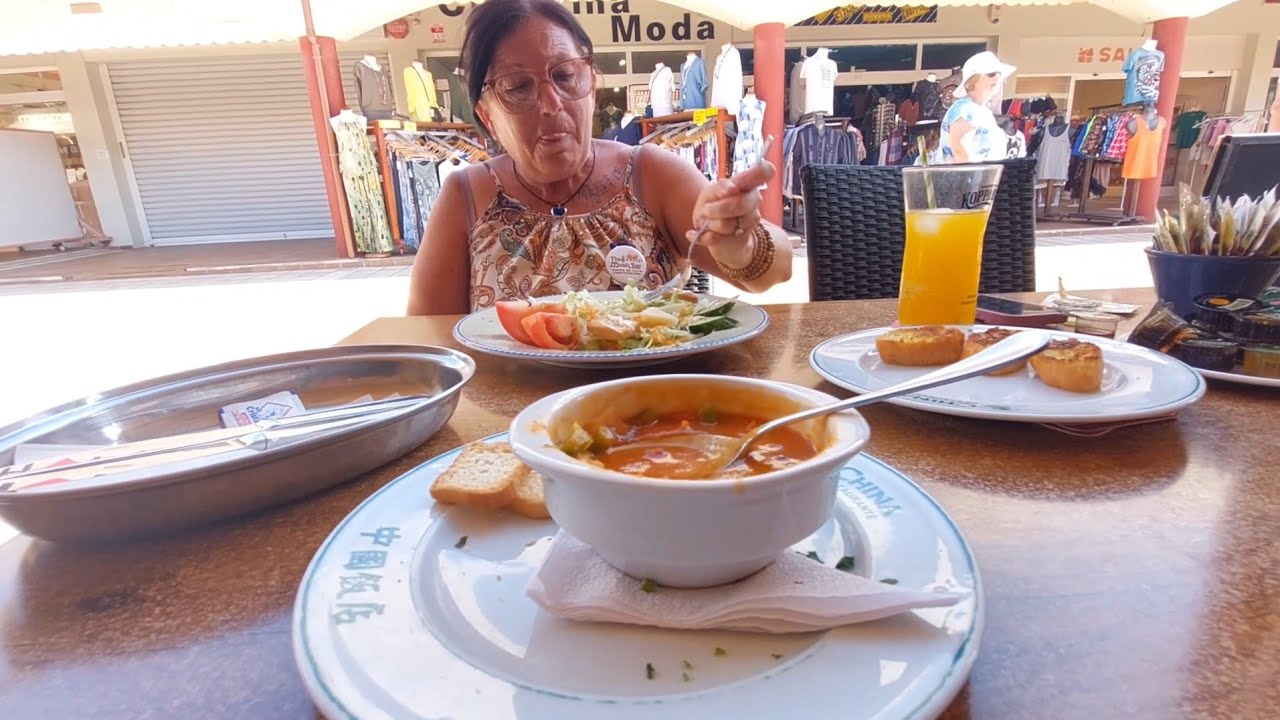Caleta de Fuste, FOOD at the Goose and Firkin, Shout outs and Chelles a LUCKY LADY 😂