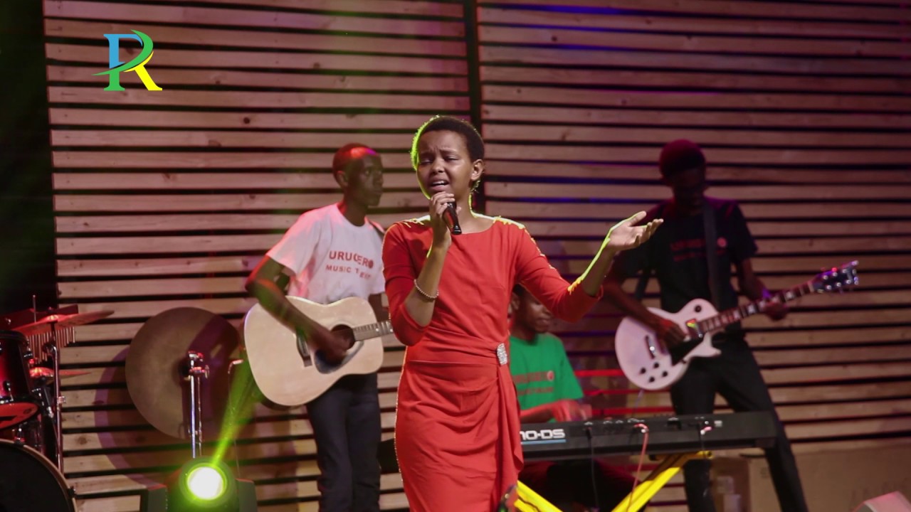 Serukiza Siana w'imyaka 10 wegukanye Urugero music talent season 1, ahabwa 1.000.000 FRW