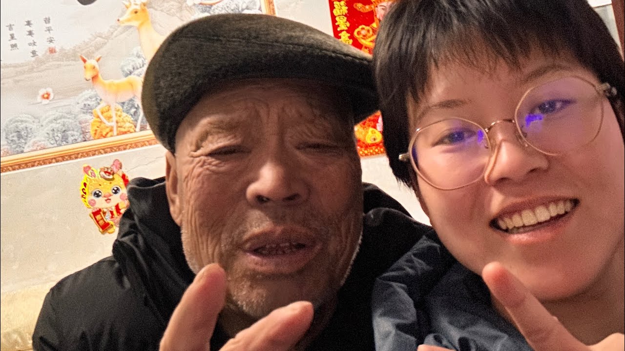 女骑探亲结束，启程环华骑行，家里长辈们依依不舍送我上离家的车