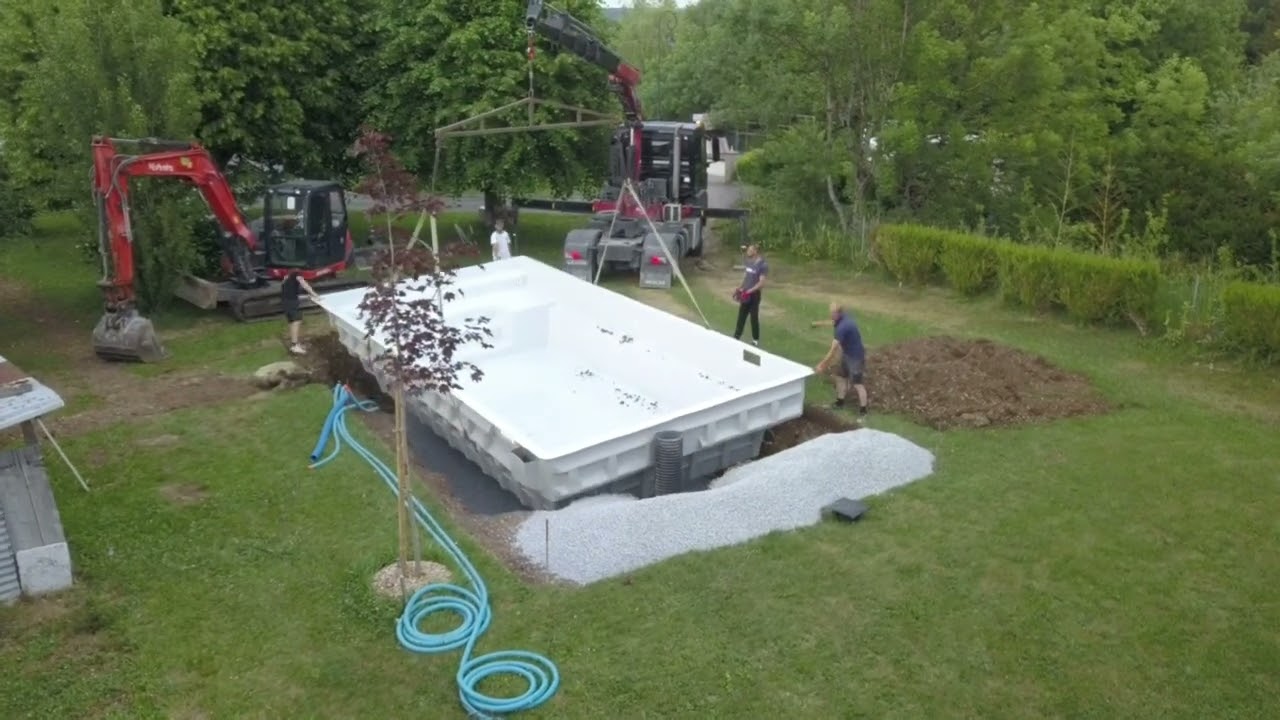 Livraison piscine coque. Installation piscine . Jura . 