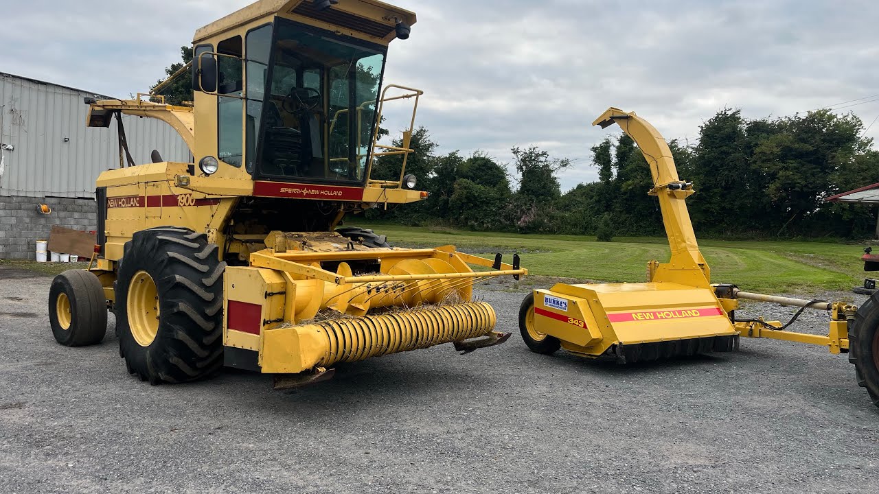 Silage in ireland 2025 using a New Holland 1900 Self propelled silage harvester 