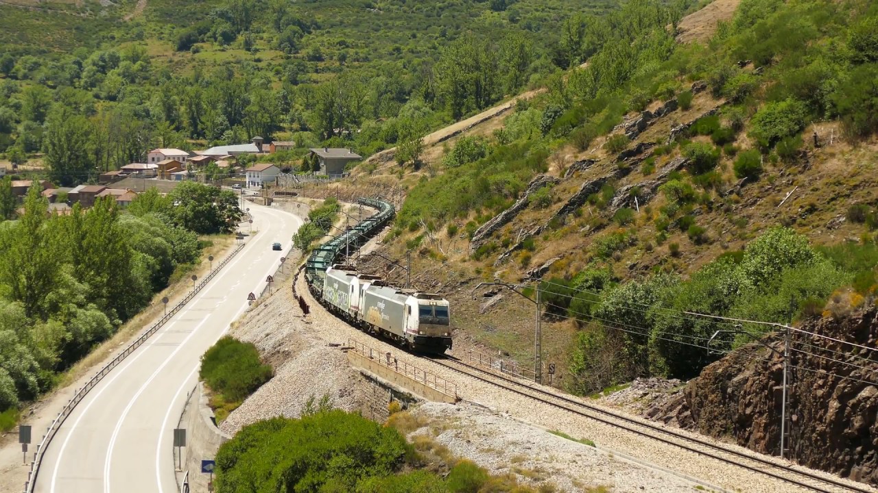 Bobinero vacio con doble 253 Renfe en mando multiple 4K UHD
