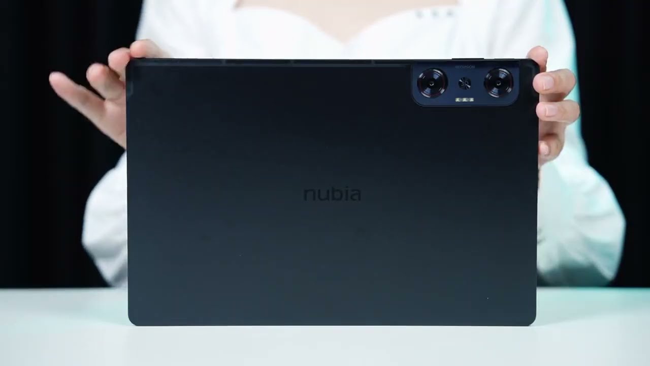 Unboxing the Nubia Pad 3D II ZTE Leads the 3D World