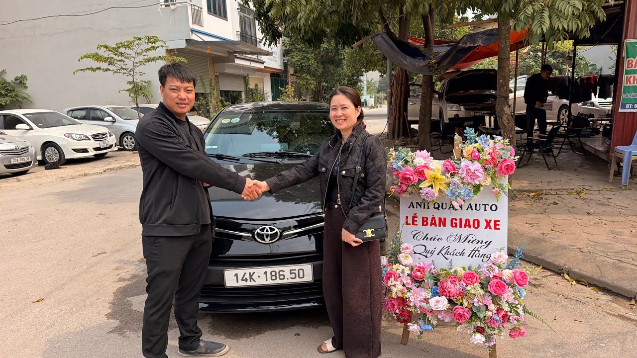 Bàn giao xe Toyota Vios cho bạn khách đến từ Lào Cai- chúc bạn may mắn 