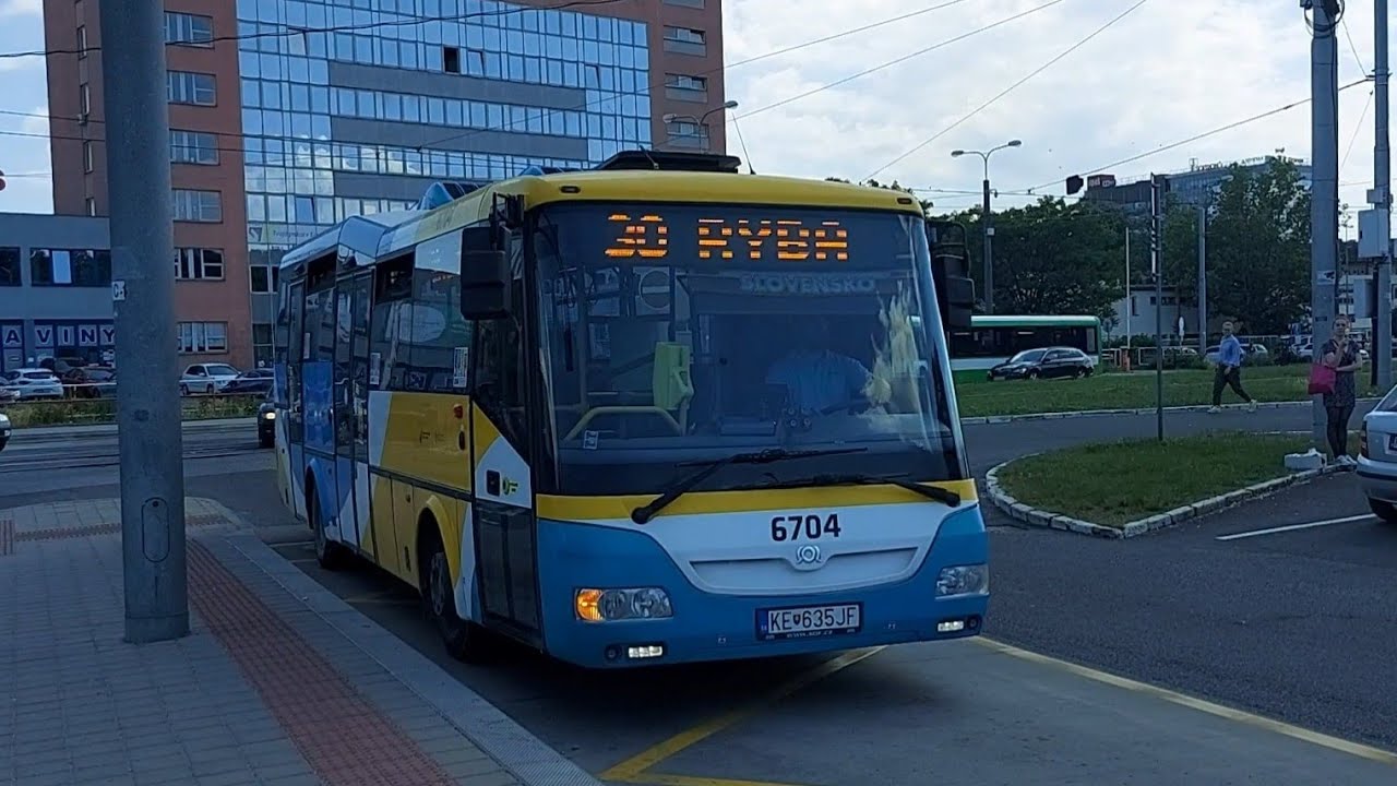 Jazda so Sor BN 9.5 #6704 na linke 30 na okružnej trase: Staničné námestie - Ryba - Svornosti.
