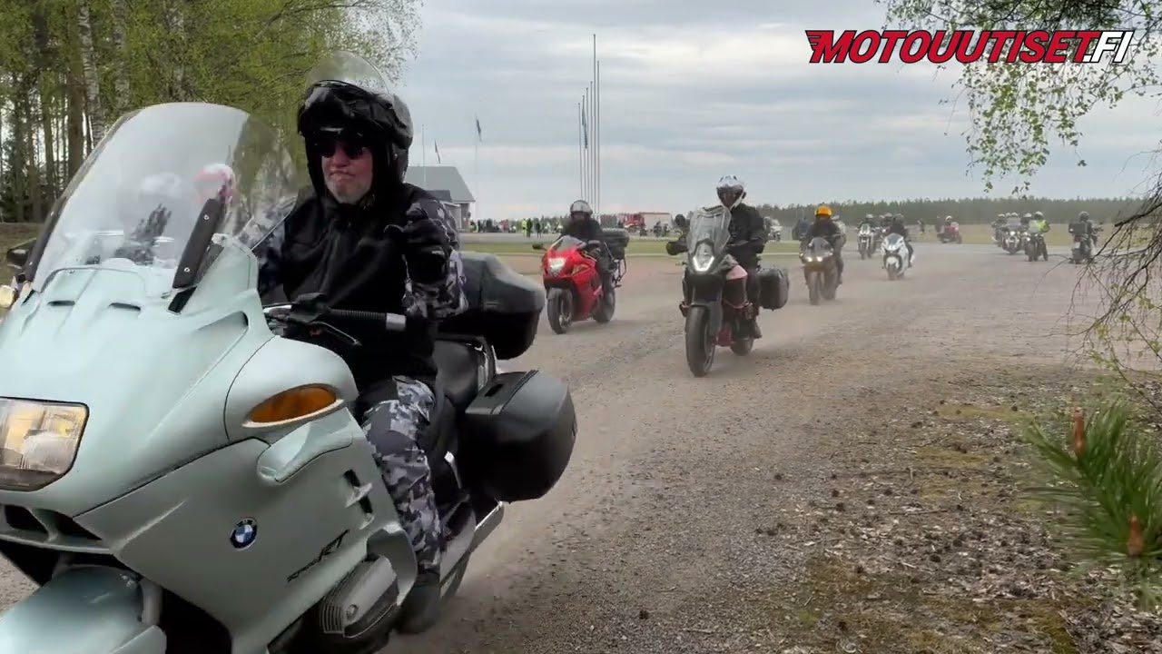 Hymyilevän motoristin kevätpäivä 17.05.2025, Oripään lentokenttä paraatiajoon lähtö