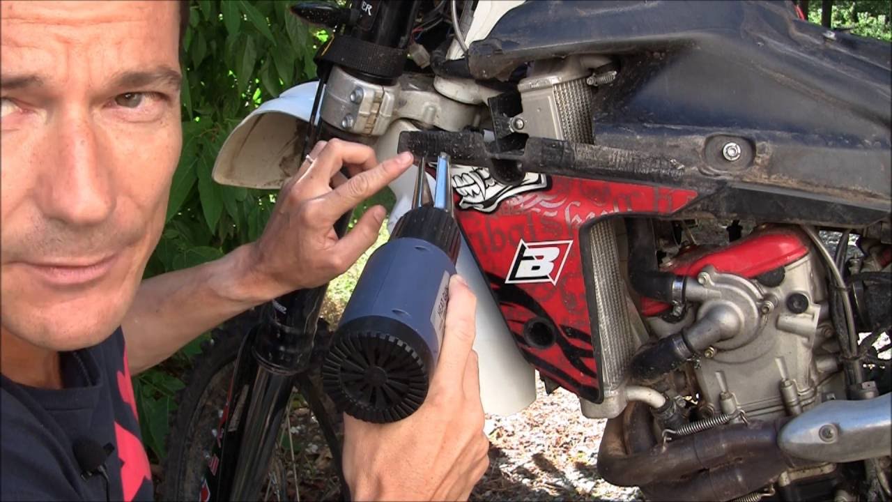 Come togliere e mettere gli adesivi alla moto