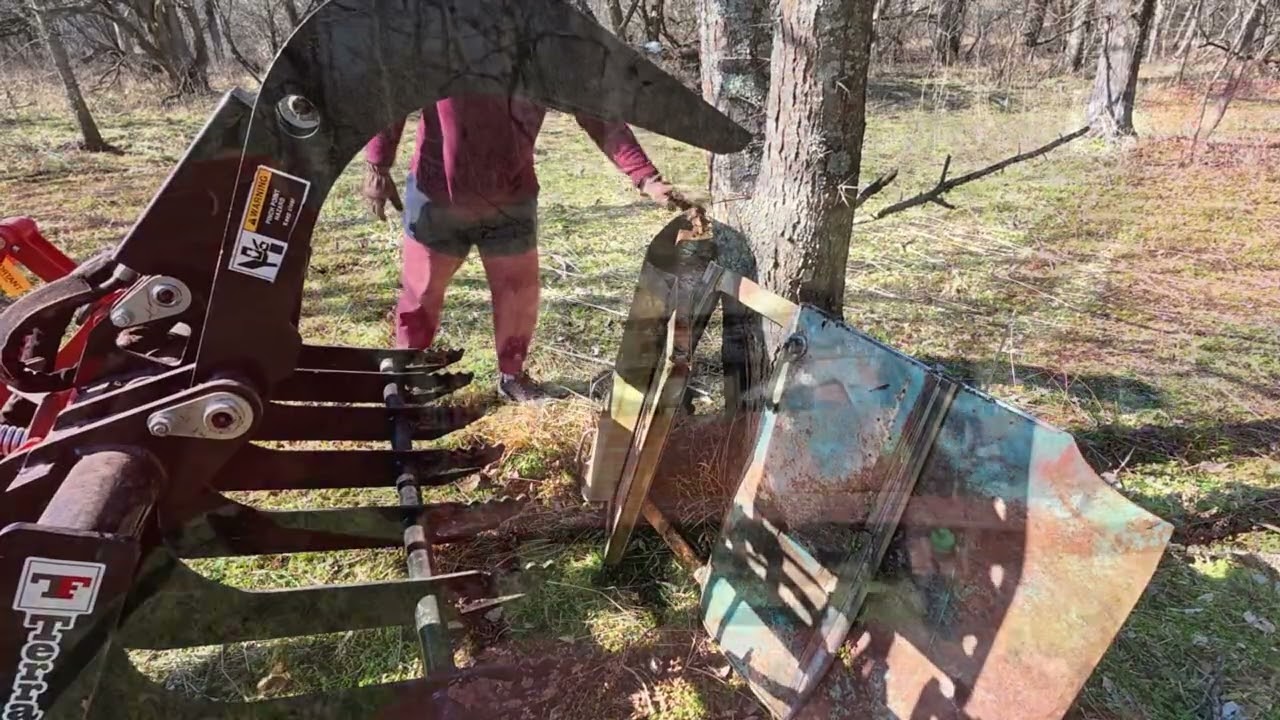 Clearing a Creek Walking Path on 40 Acres! Kubota MX4900 Grapple + Brush Hog + Big Buck Skull Find!