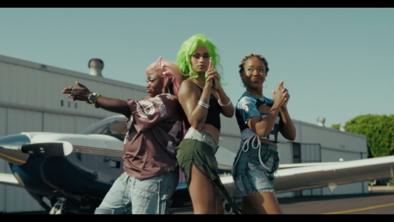 Autumn Paige – "Let Ya (featuring Flyana Boss)" (Official Music Video)
