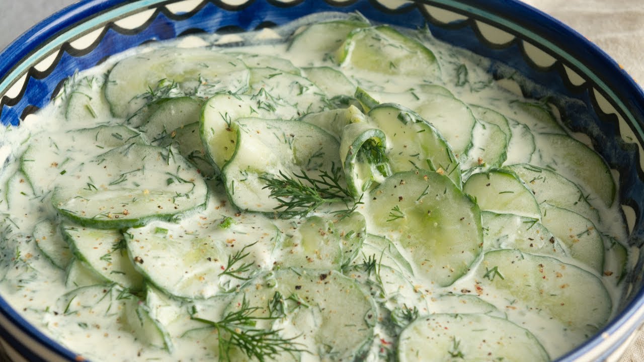 Omas Gurkensalat mit saurer Sahne & Dill