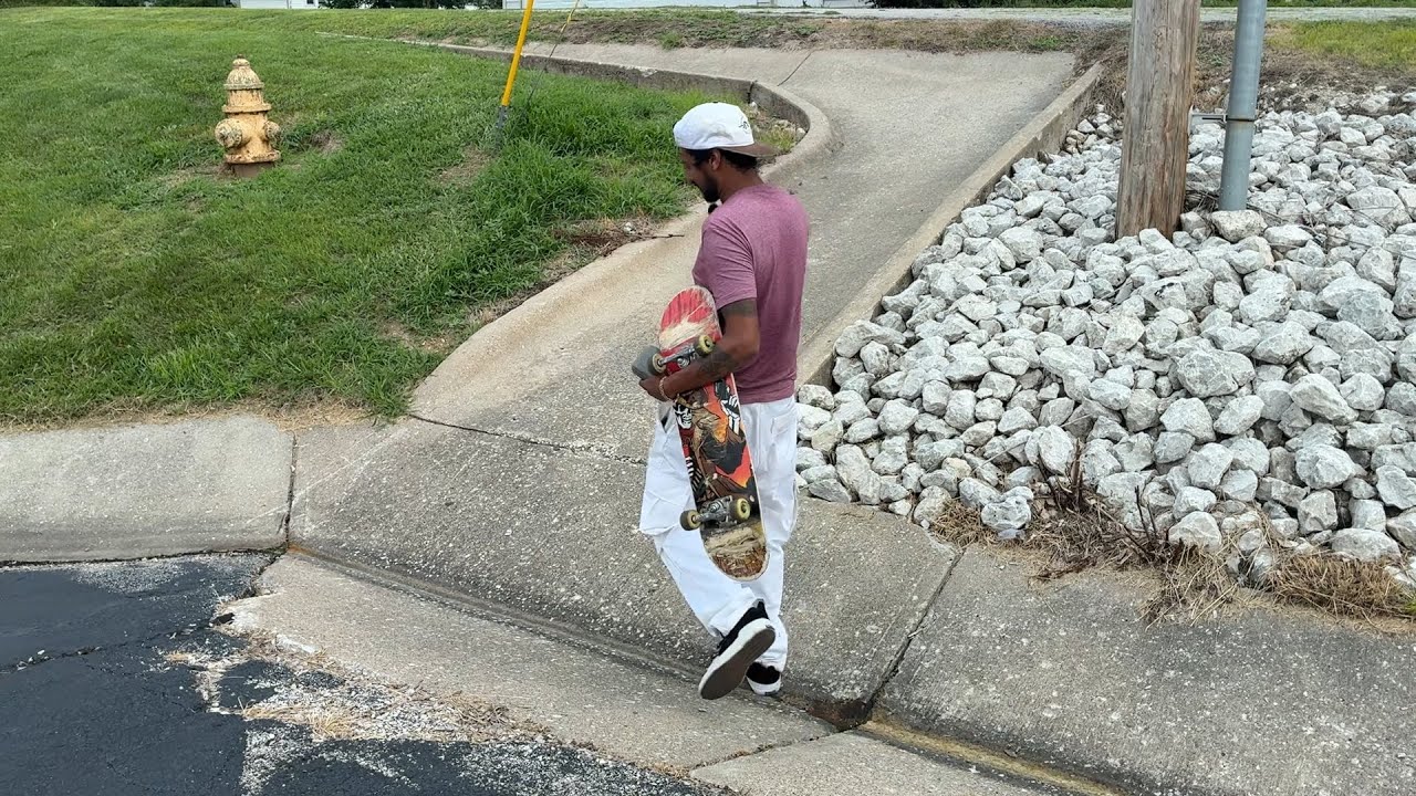 GFCam: I Took Her Street Skating But She Doesn't Skate..