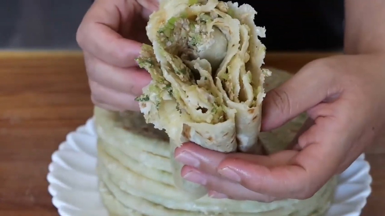 农村软面馅饼，过程简单手法易懂，馅大皮薄真解馋 老妈教我这样做馅饼，皮软馅大薄厚均匀，厨房小白轻松上手