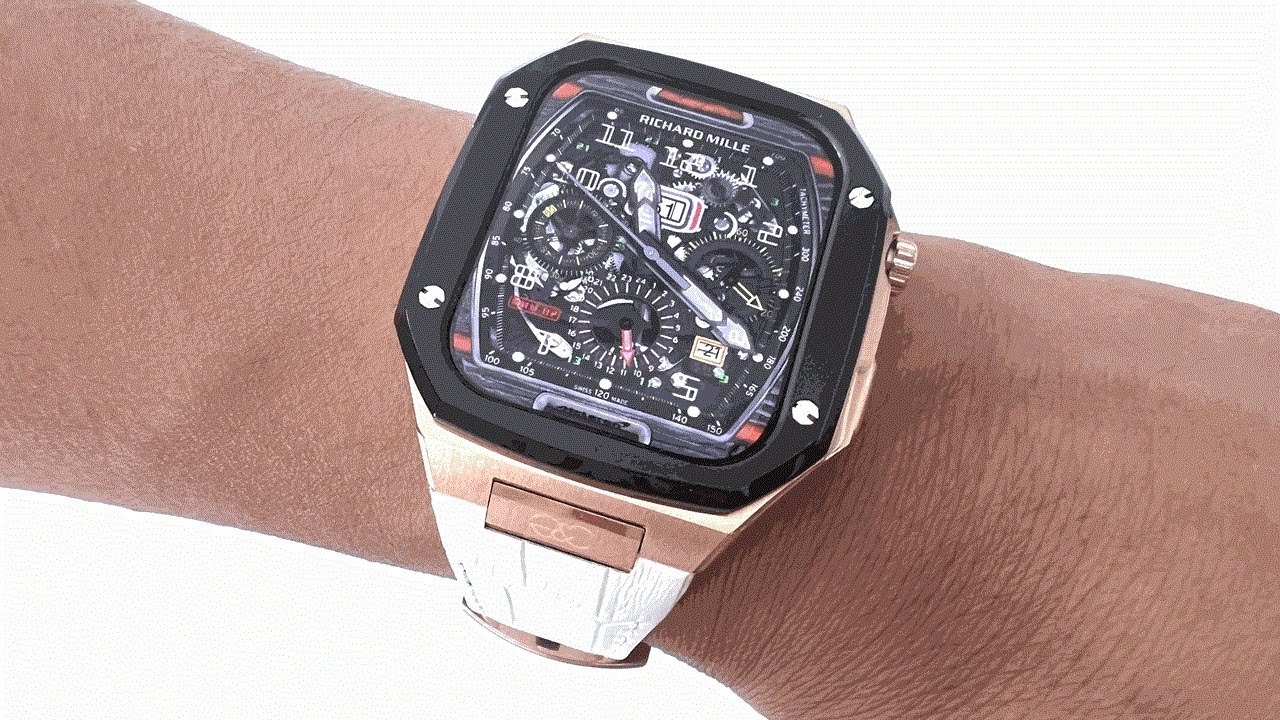 Turn heads with this Luxury Apple Watch case by Gold & Cherry