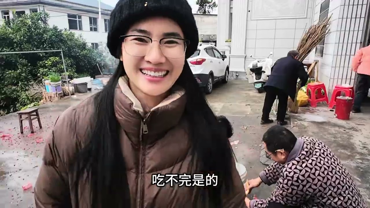 幸福就是这么简单 小月过生日 公婆二话不说就抓了只大公鸡炖汤 两个娃娃也给妈妈送上祝福