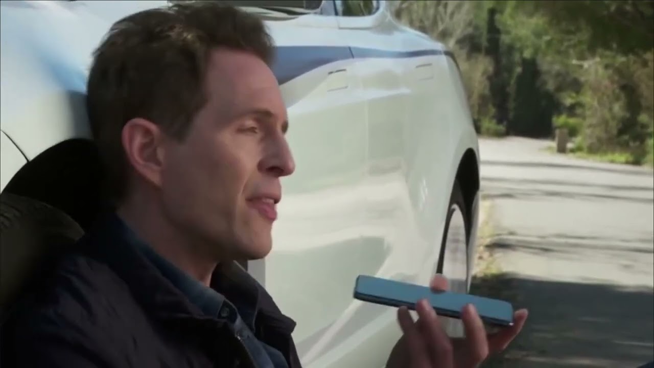 Dennis goes crazy while trying to open the car