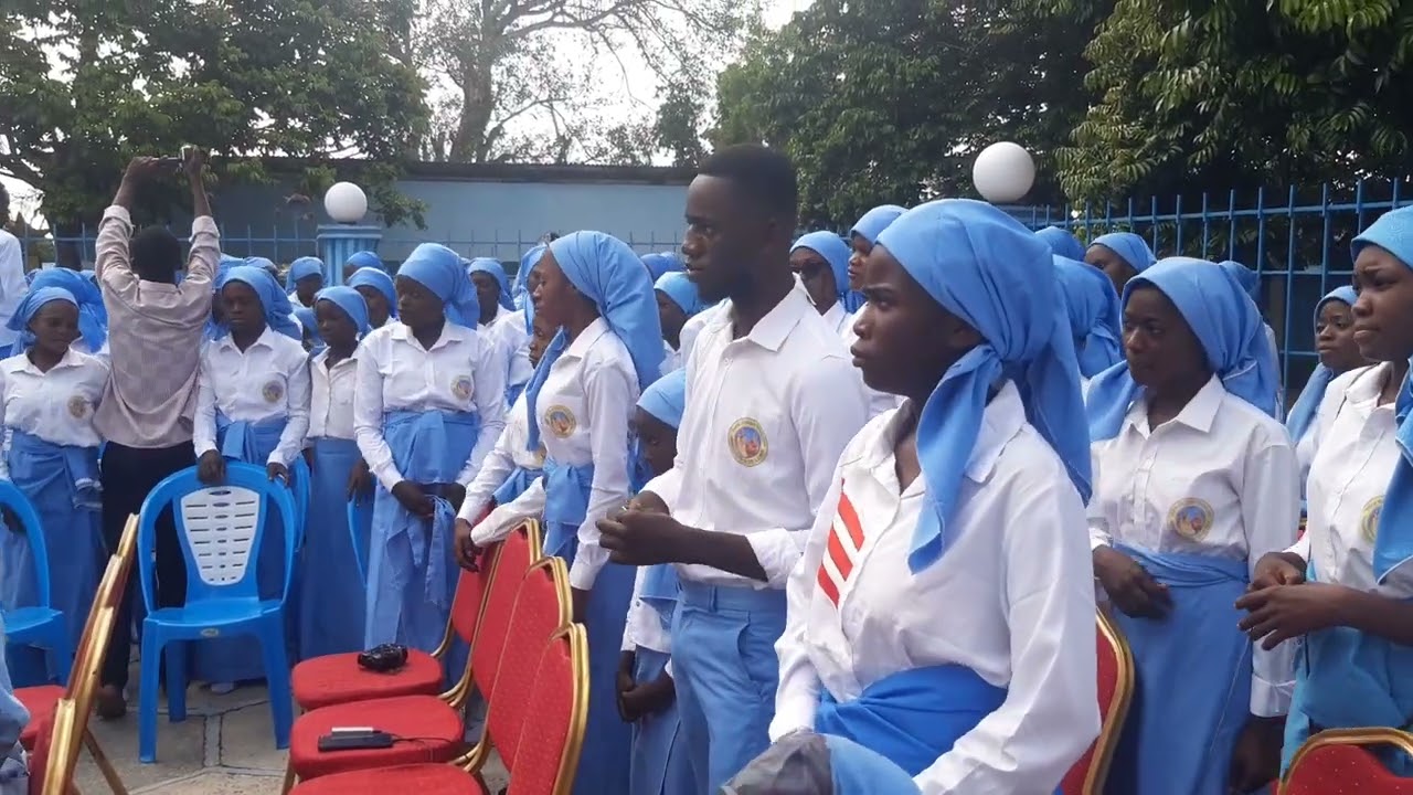 accueil de la chorale  œil de Dieu au mausolée  de tata GONDA /avril 2023.