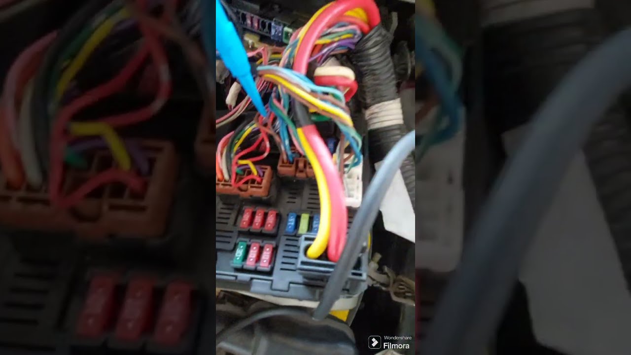 NISSAN MARCH, por qué no activa bomba de combustible, da marcha no prende.!!