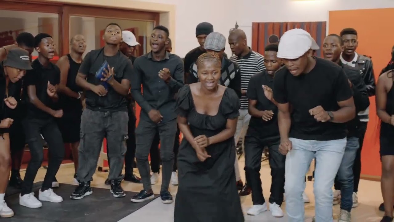 Iminqweno Yethu Choir- Sihole singaphel' endleleni❤️