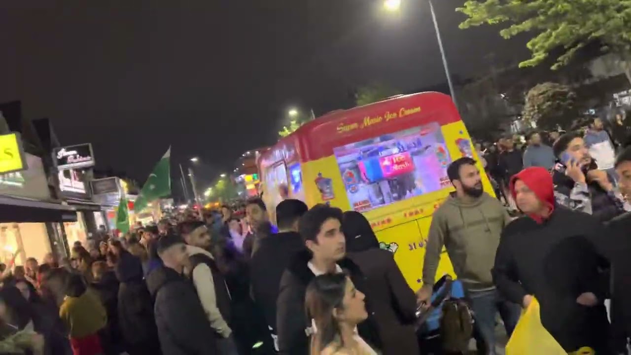 Fight @ Ilford Lane on Chand Raat - May 2nd  2022 #London #Eid #Chand Raat #Dance #Fight