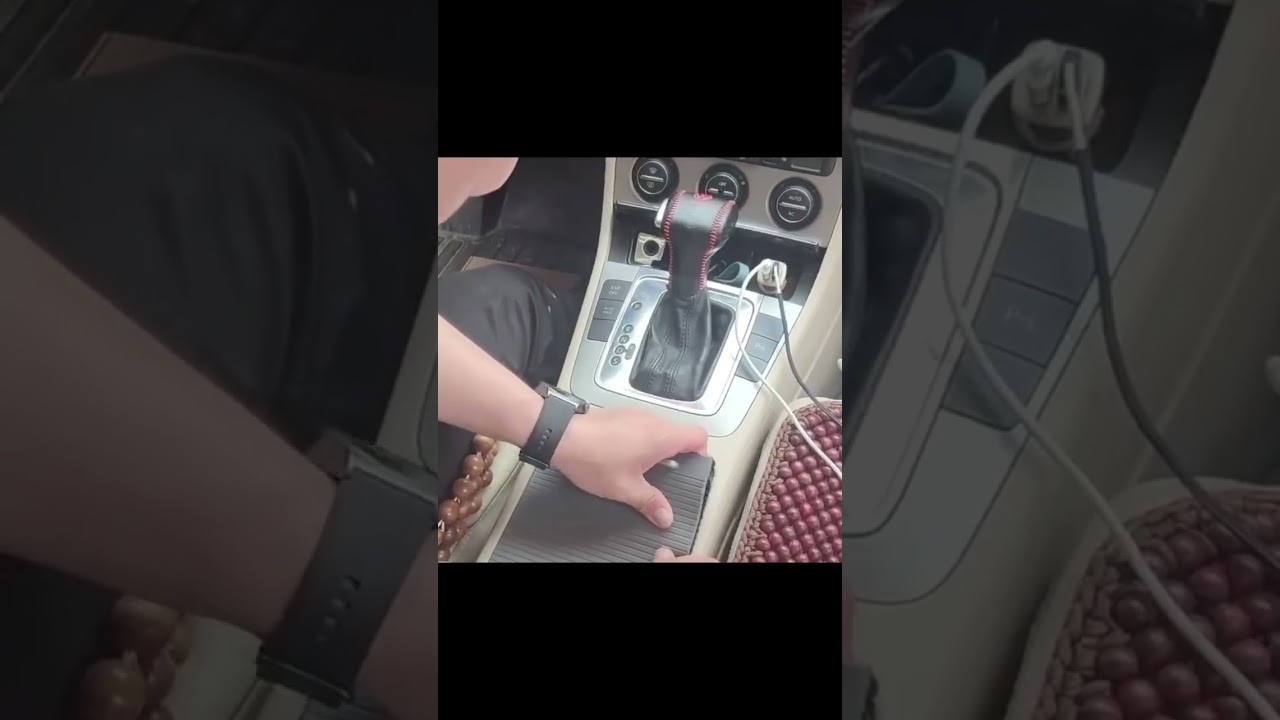 How to replace the center console cup holder roller cover for VW B6 B7 Passat CC