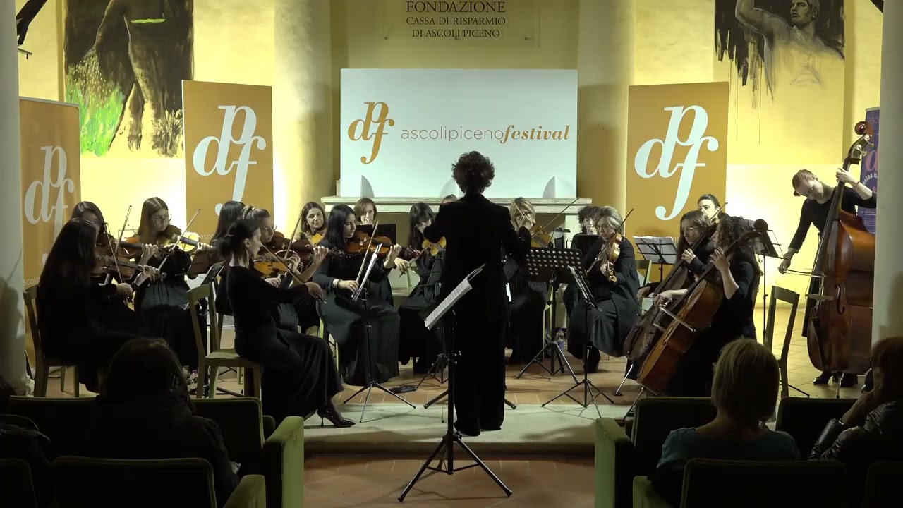 Wolfgang Amadeus Mozart: Sinfonia n. 15 in sol maggiore K 124 per 2 oboi, 2 corni e archi