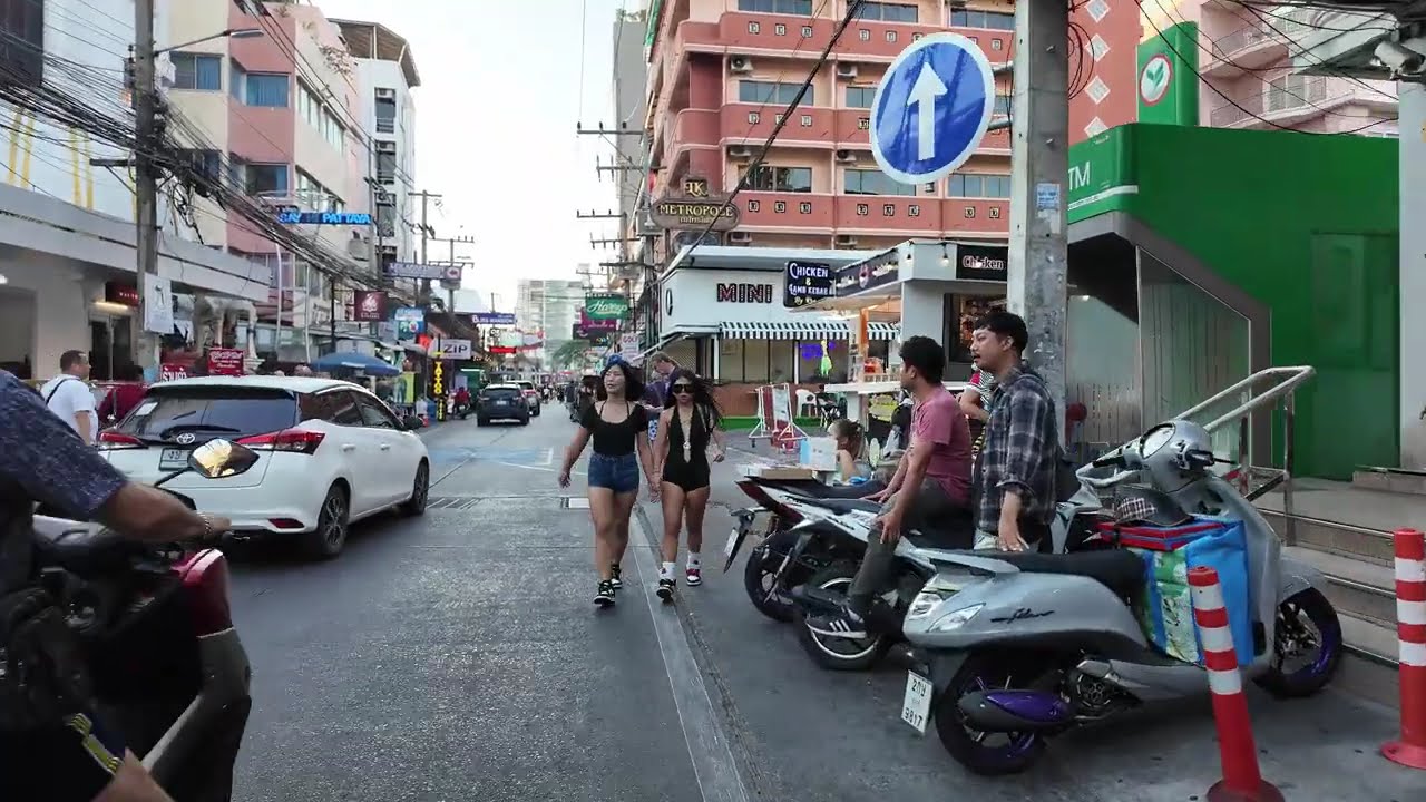 Exploring Pattaya on foot: Buakhao 15, Diana, Boomerang on March 02, 2026