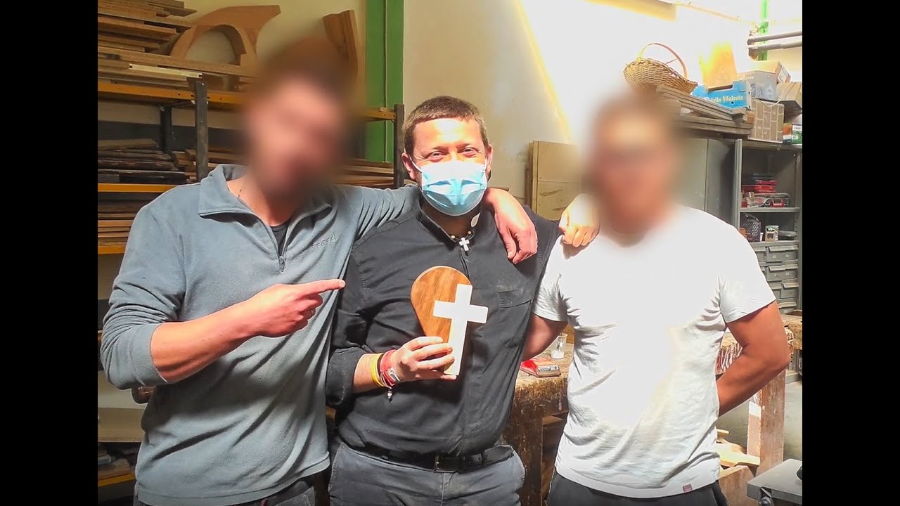 Crocifissi made in carcere Busto Arsizio